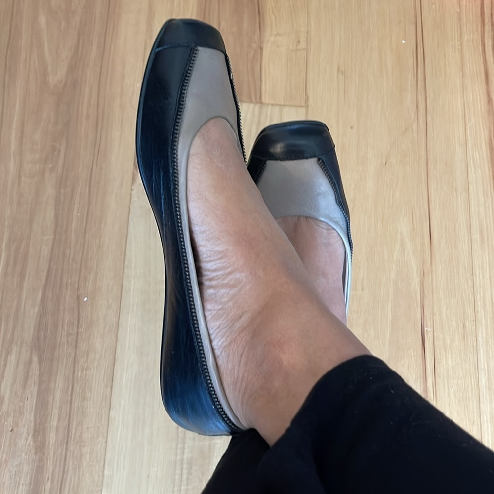 French Sole fs/ny Square Toe Leather Two Tone Flats. Size 10. D650/A